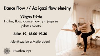 a tanfolyam címe a kreatívon és egy jógaoktató egy kartámaszos egyensúlyozós pózban